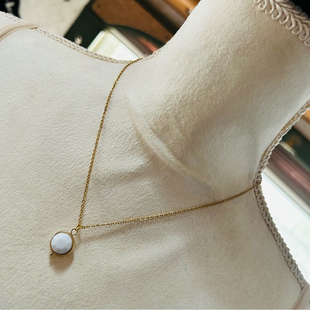 Vintage dual sided faceted white glass stone pendant on chain necklace